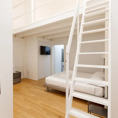 Guesthost - Cozy Corner With Balcony And Private Garage!-3
